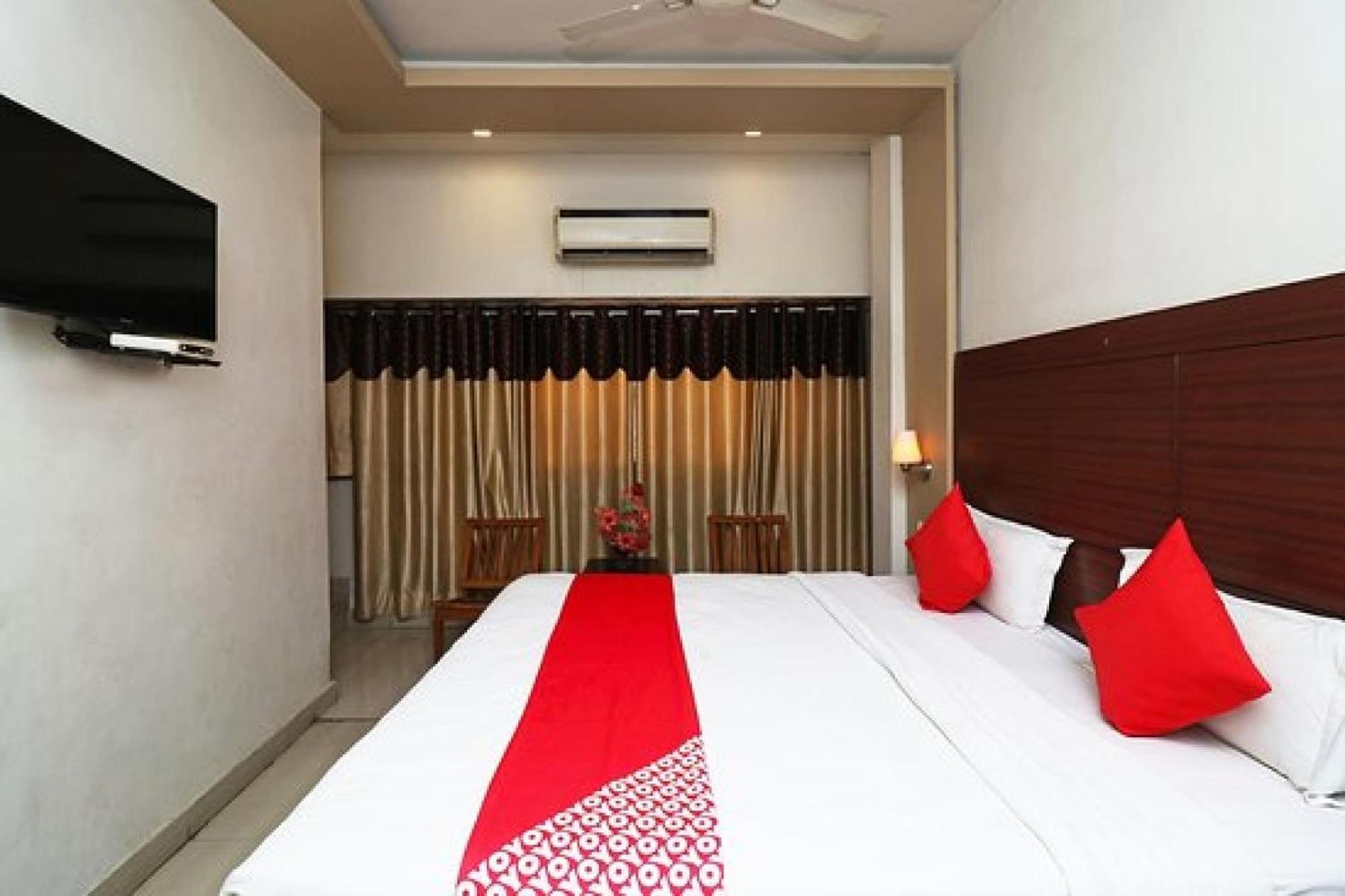 Capital O Hotel Surya Continental Lucknow Bagian luar foto