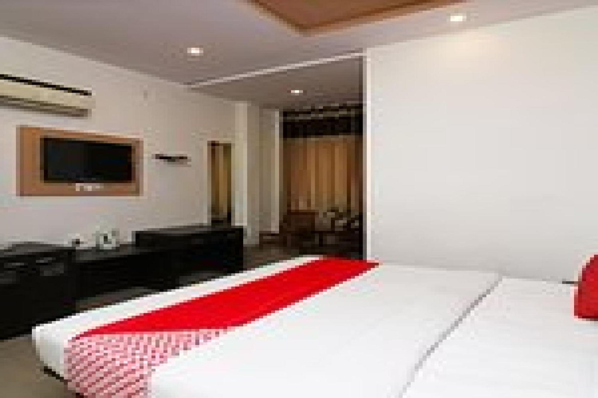 Capital O Hotel Surya Continental Lucknow Bagian luar foto