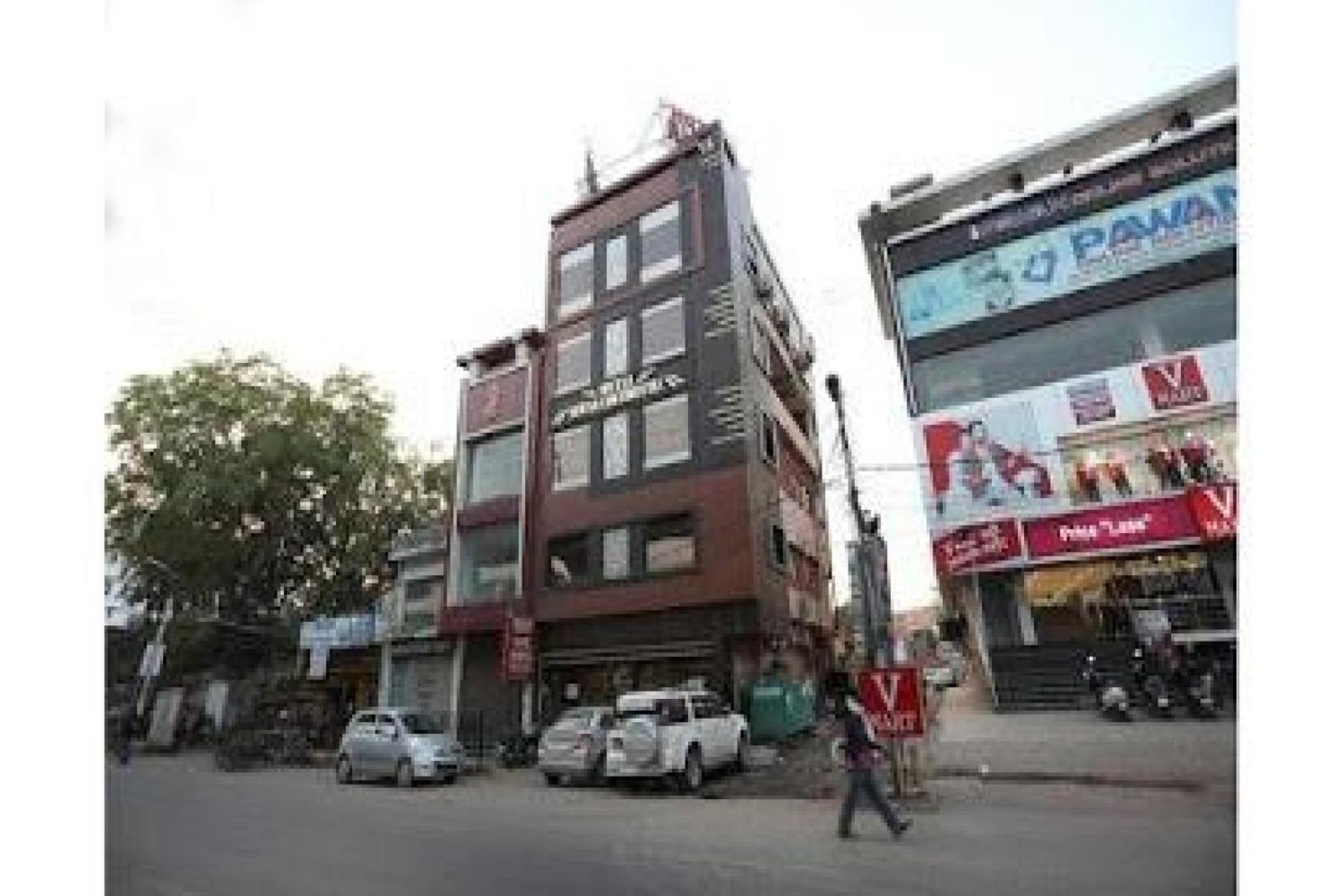 Capital O Hotel Surya Continental Lucknow Bagian luar foto
