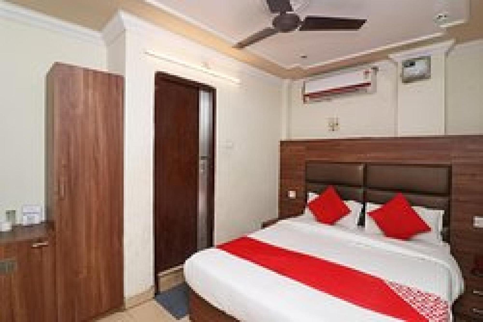Capital O Hotel Surya Continental Lucknow Bagian luar foto