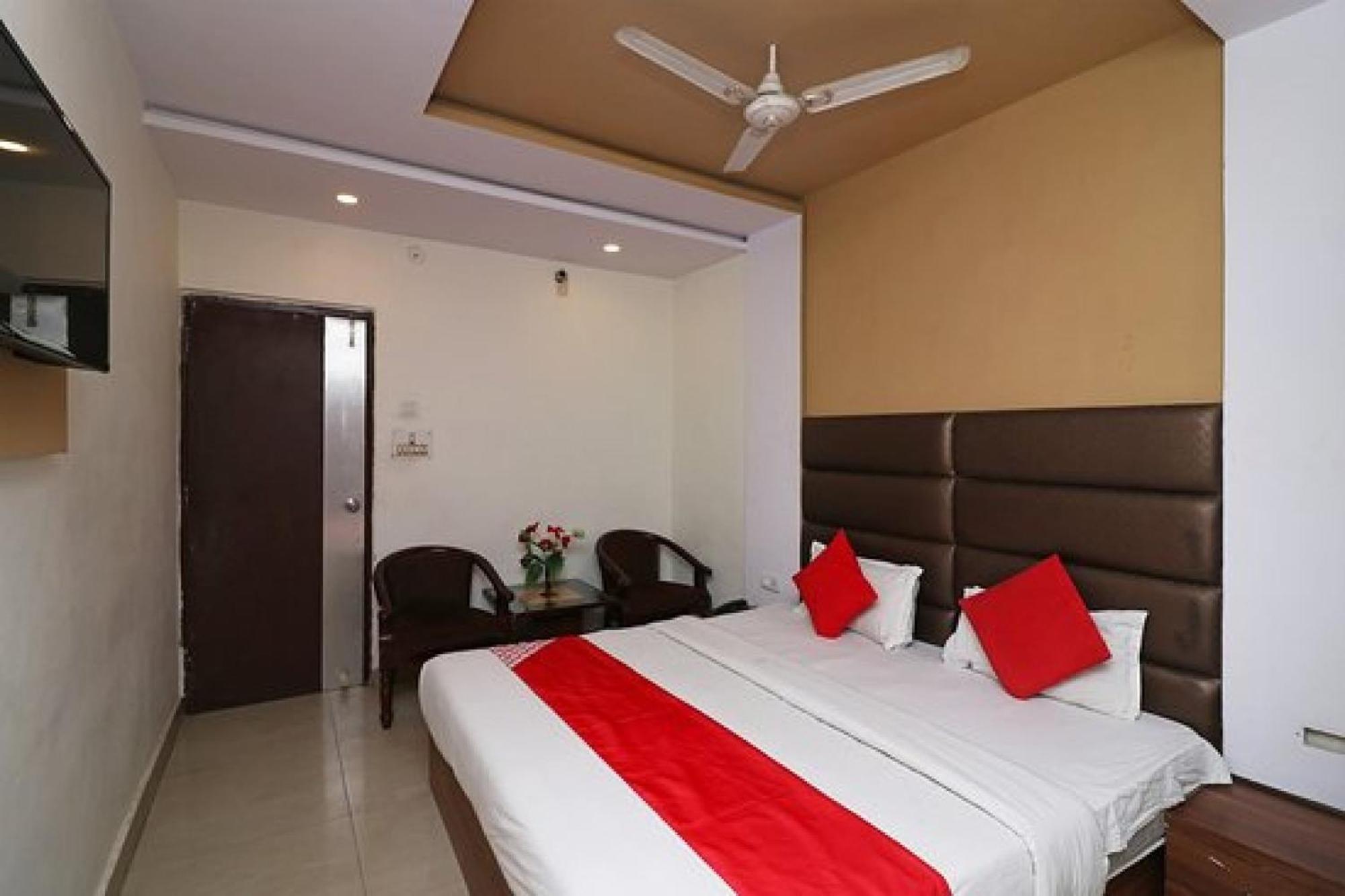 Capital O Hotel Surya Continental Lucknow Bagian luar foto
