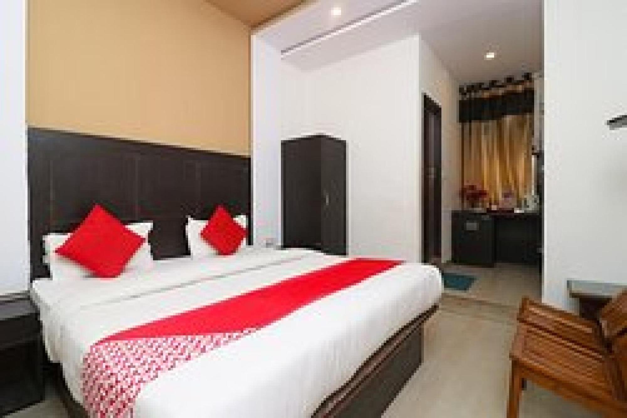 Capital O Hotel Surya Continental Lucknow Bagian luar foto