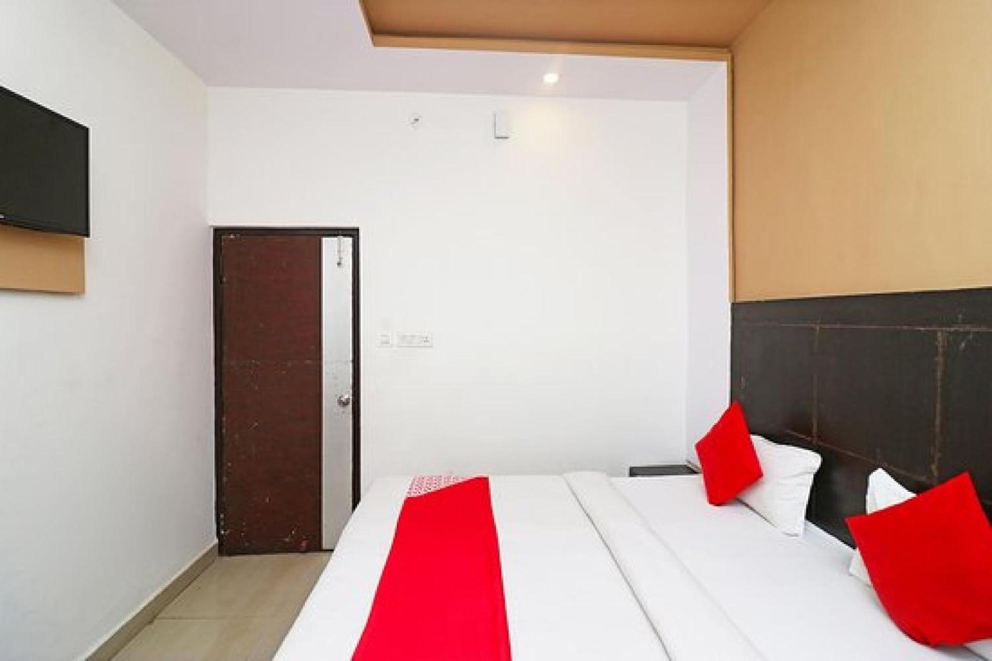 Capital O Hotel Surya Continental Lucknow Bagian luar foto