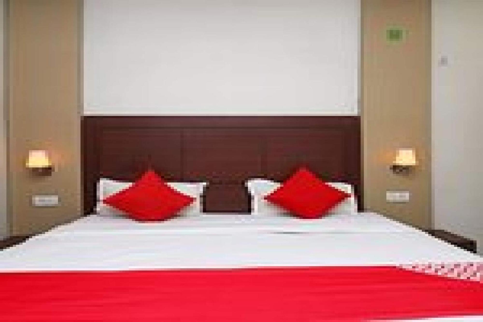 Capital O Hotel Surya Continental Lucknow Bagian luar foto