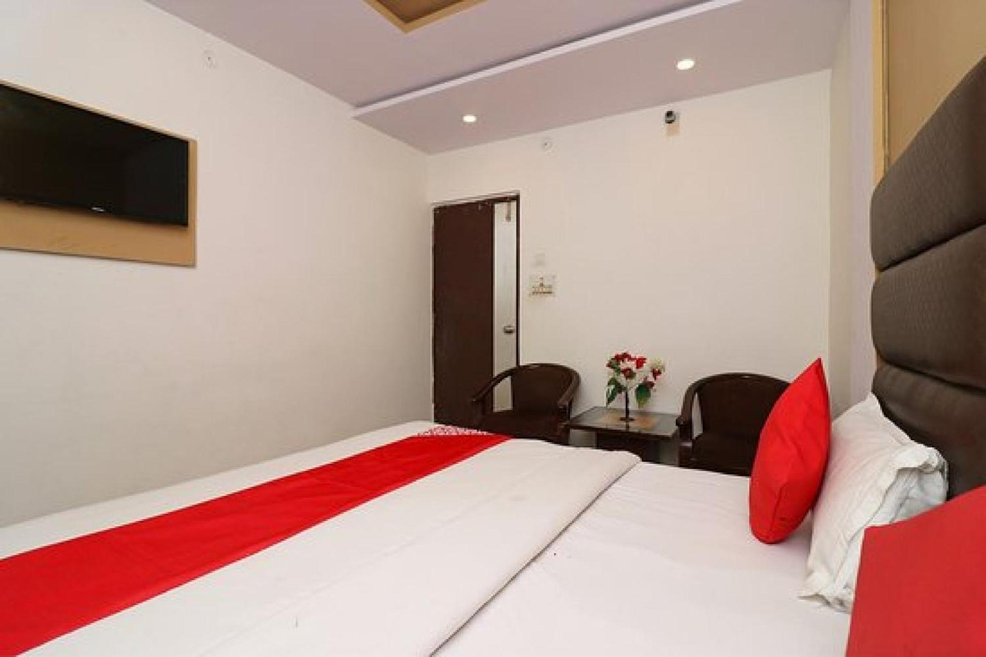 Capital O Hotel Surya Continental Lucknow Bagian luar foto