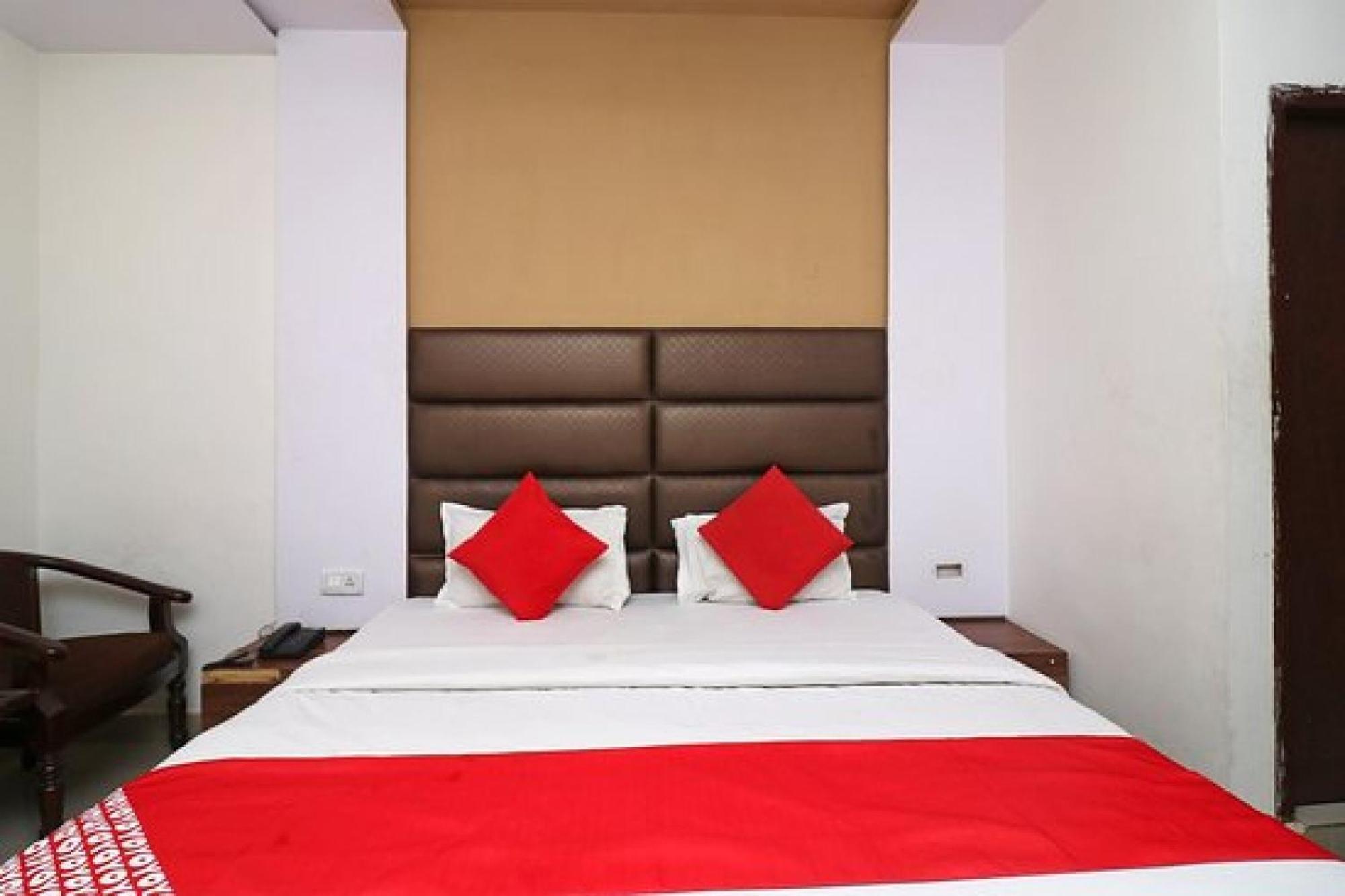Capital O Hotel Surya Continental Lucknow Bagian luar foto